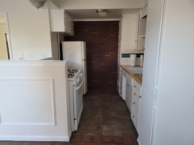 Photo - 641 Shalimar Dr Unit Apt B