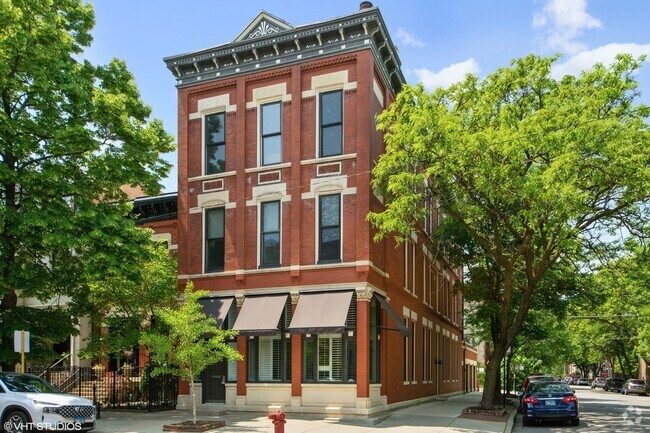 Building Photo - 2058 N Seminary Ave Unit 1R Rental