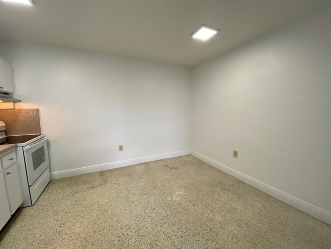 Photo - 931 SW 71st Ave