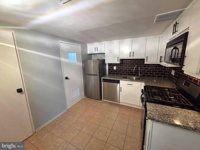 Photo - 441 Tomlinson Rd