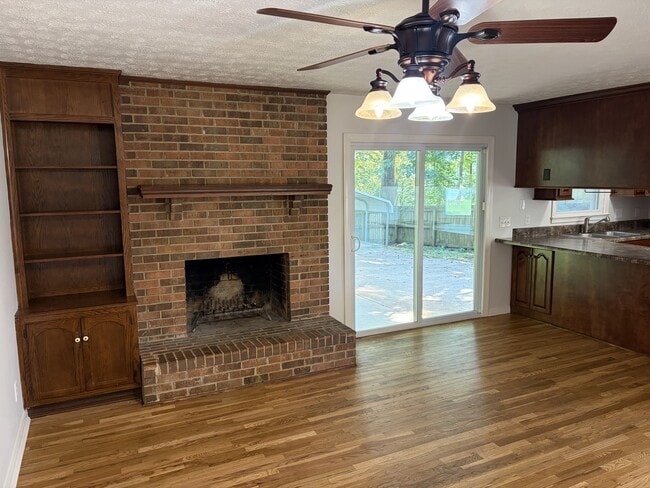 409 Cloverleaf Dr