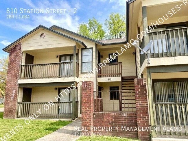 Building Photo - 810 Station St Unit 2