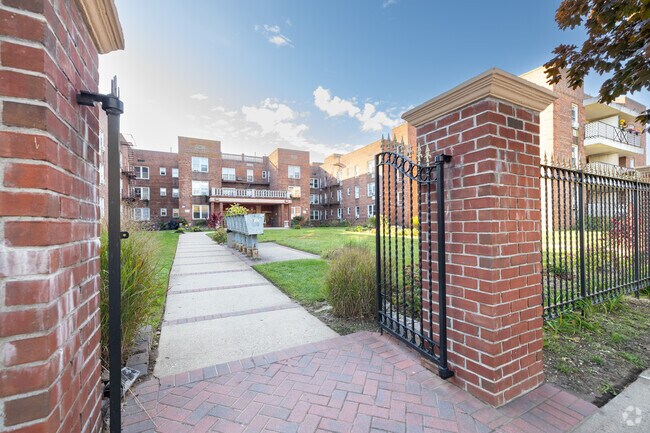 Photo - 100 Jerusalem Ave