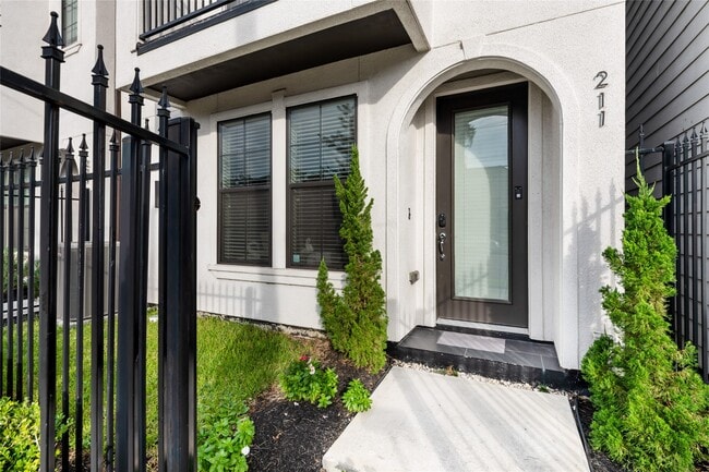 Photo - 211 Milby St