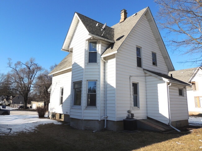 Photo - 638 Leonard Ave