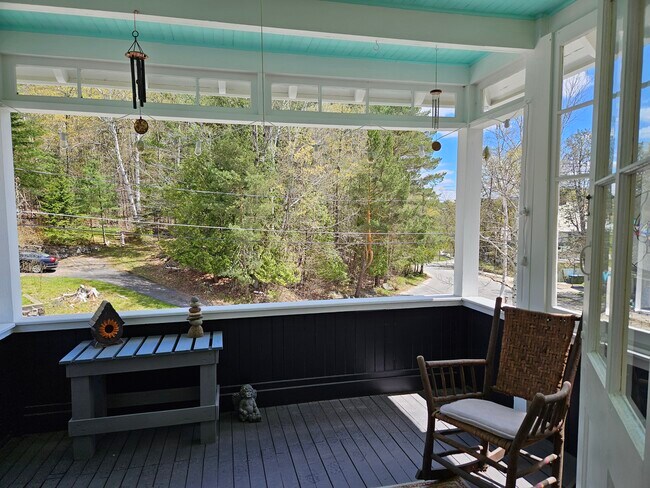 Private Porch. - 11 Circle St Unit #3-Penthouse