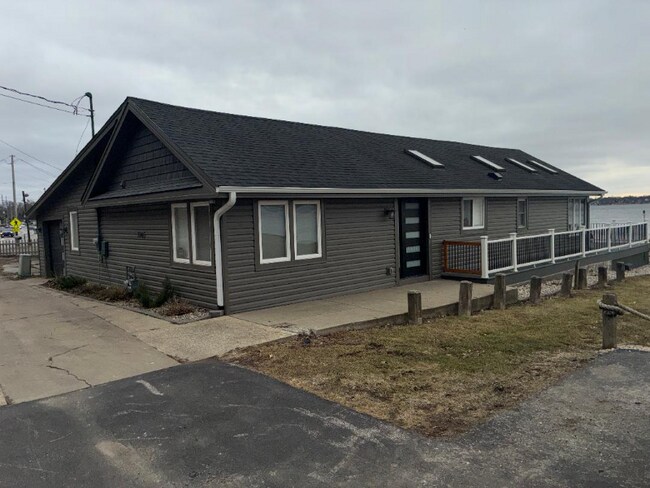 Photo - 7405 Lake Shore Dr