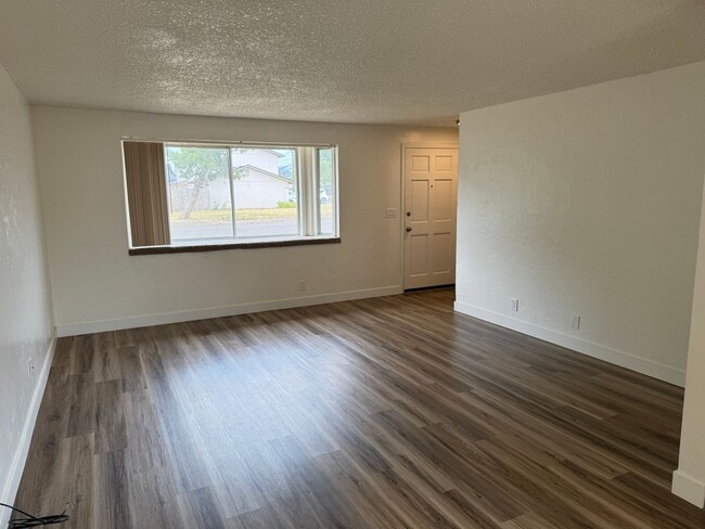 Photo - Updated 2 bedroom 1 1/2 bath duplex in Springfield!