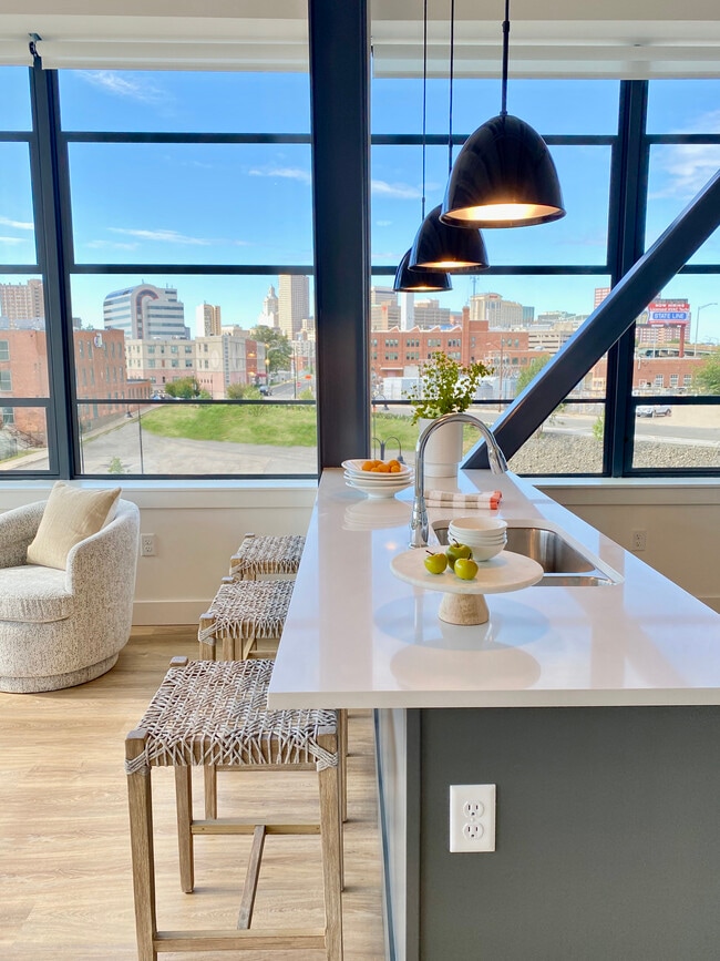 U-Shape City View - Colt Gateway