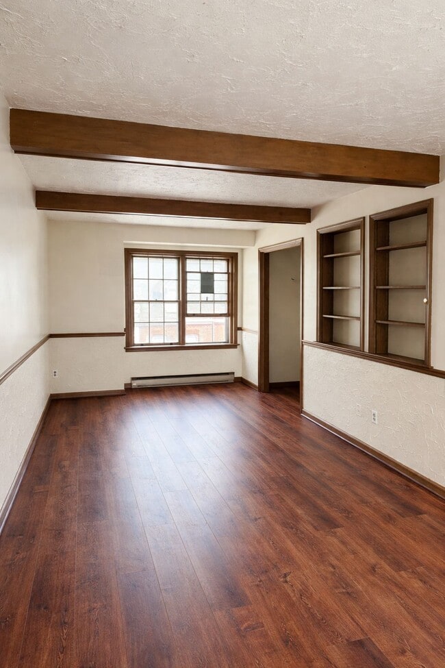 Photo - 748 S Hall St