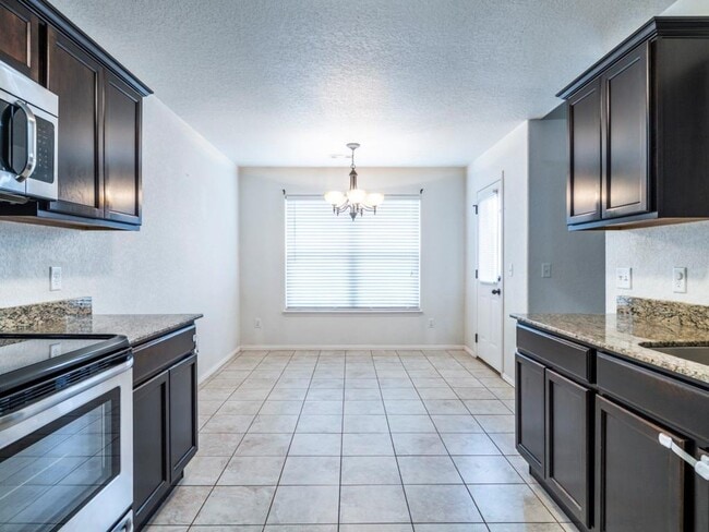 Photo - 140 Willow Dr