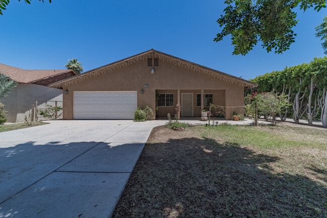 Photo - 730 Pine Ave