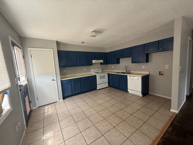 109 Matthews Dr