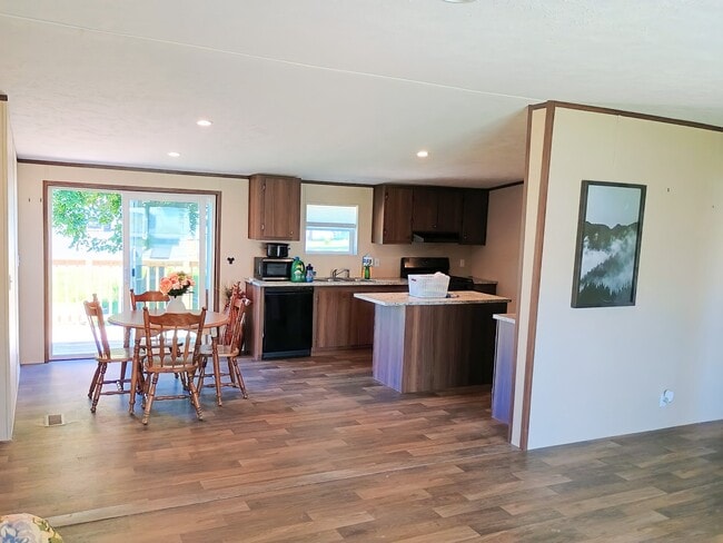 Photo - 200 N 28th St