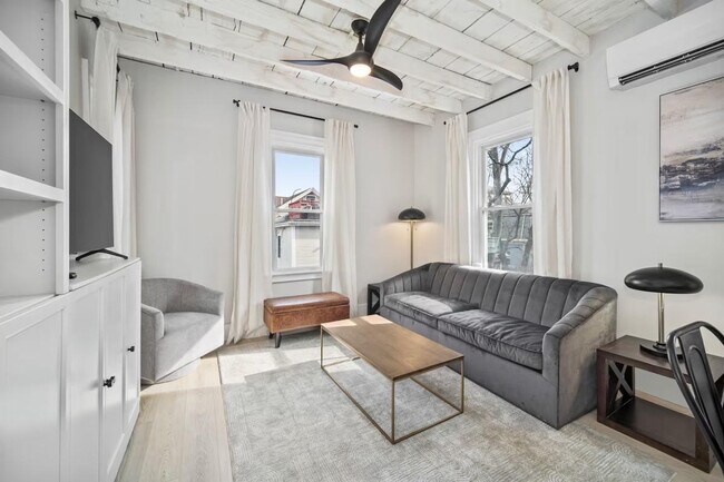 Building Photo - 105 Paul Gore St Unit ID1364242P