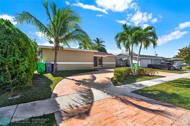 Building Photo - 9650 NW 24th St Rental