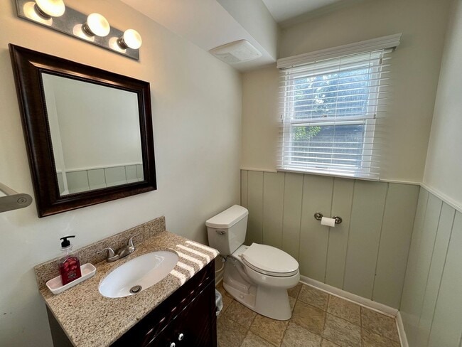 Photo - 3-bedroom, 1.5 bathroom unfurnished home in Saint Joseph