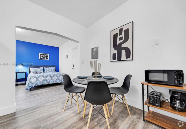 Building Photo - 1029 SW 5th St Unit 1029 Rental