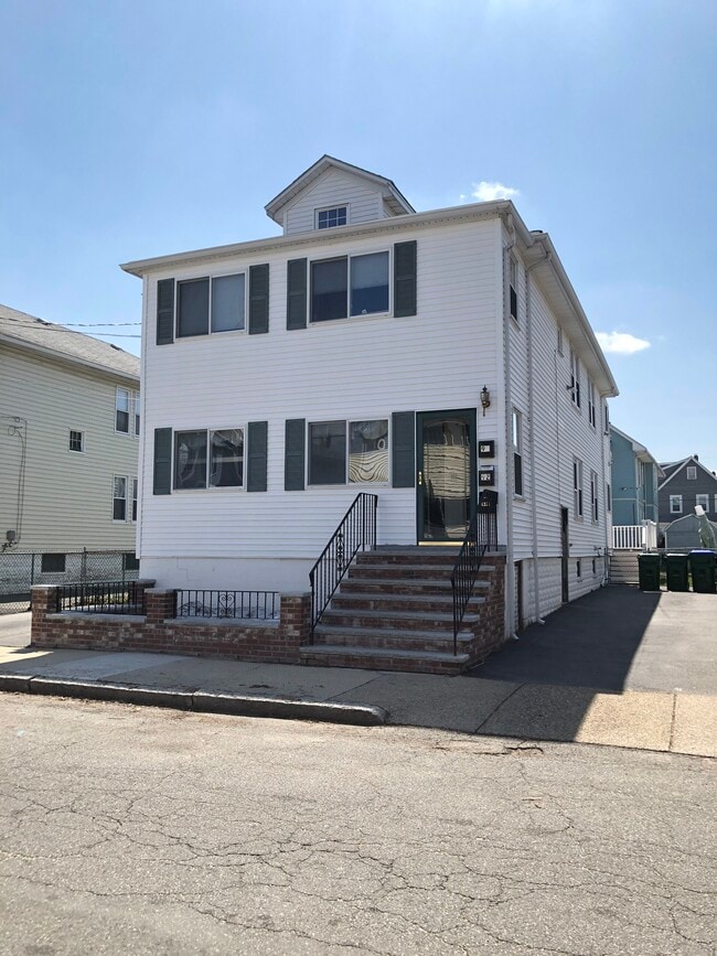 Building Photo - 92 1st St Rental