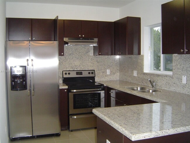 Building Photo - 1153 SW 13th St Unit 0