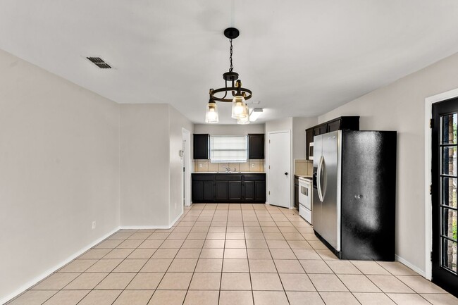 4416 Thunderbird Ave W
