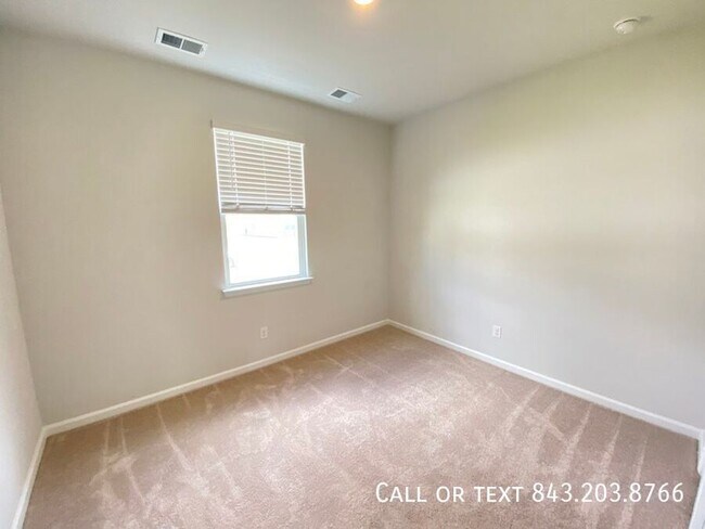 Photo - 122 Akeley Ln