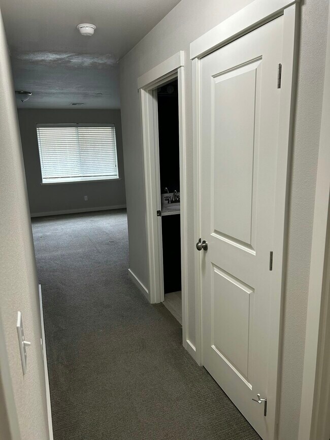 Photo - 1524 SE Honeysuckle Loop