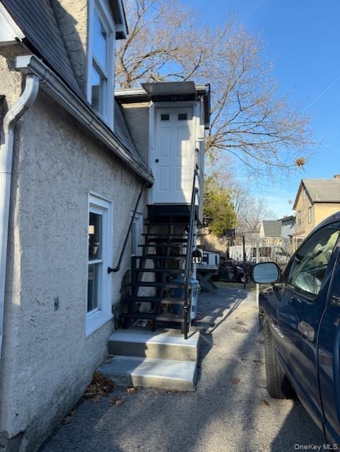 Building Photo - 49 S Lawn Ave Unit Back House