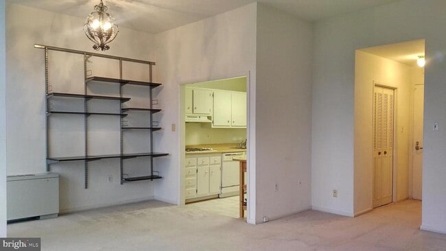 Building Photo - 10401 Grosvenor Pl Unit 1519