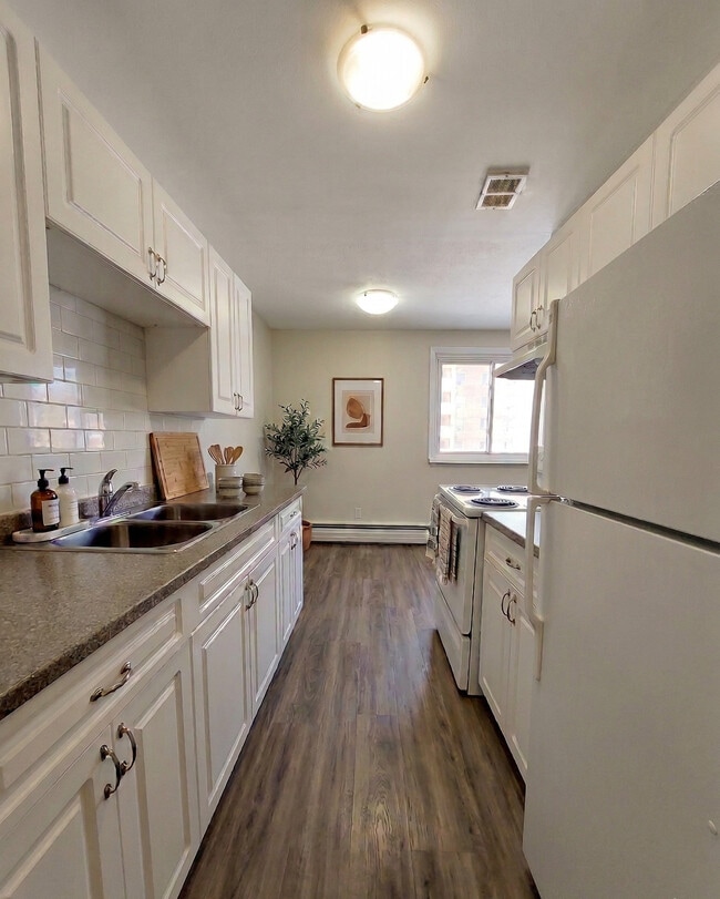 Photo - Garden Court Apartments