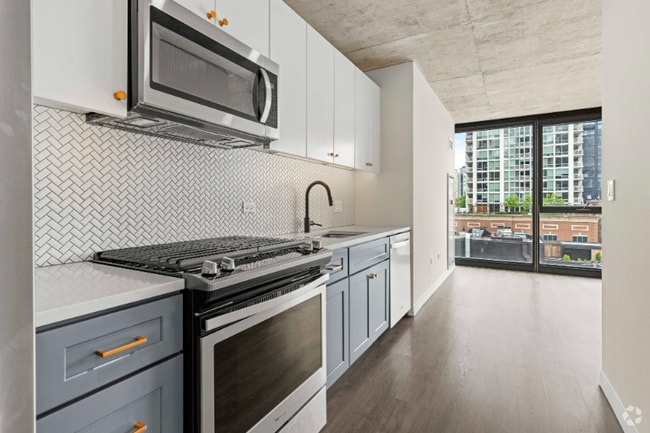 Building Photo - 167 W Huron St Rental