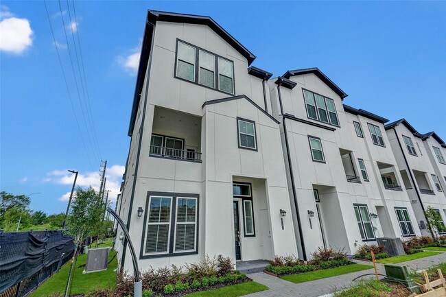 Building Photo - 2710 Grand Fountains Dr
