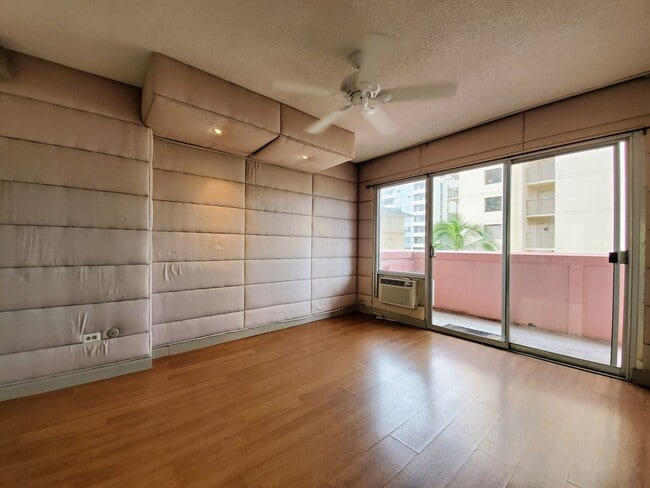 Photo - Available now: | 1 Bedroom, 1 Bathroom in Waikiki Cove. Unit 603