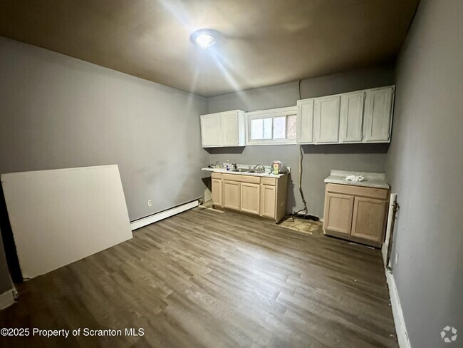 Building Photo - 127 N River St Rental