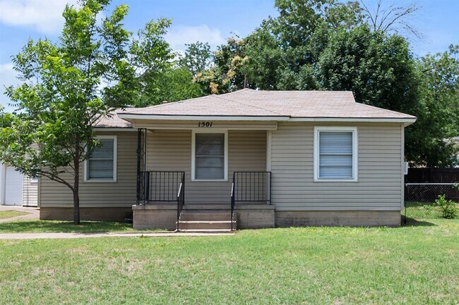 Photo - 1501 Greenbrier Dr