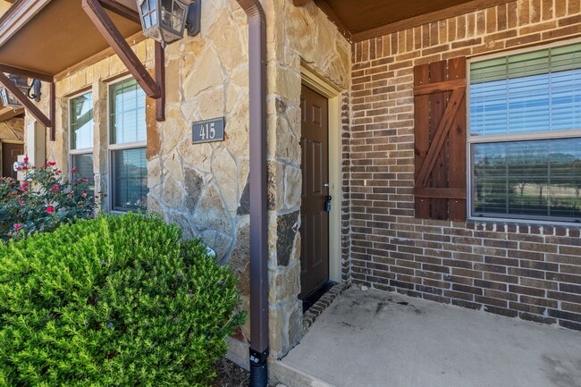 Photo - 415 Goldilocks Ln