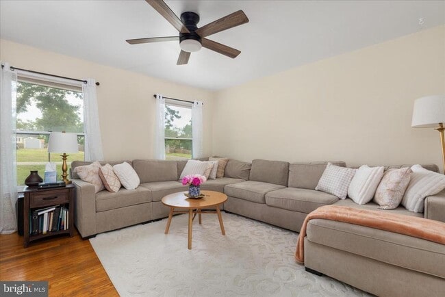 Photo - 208 N Rappahannock St