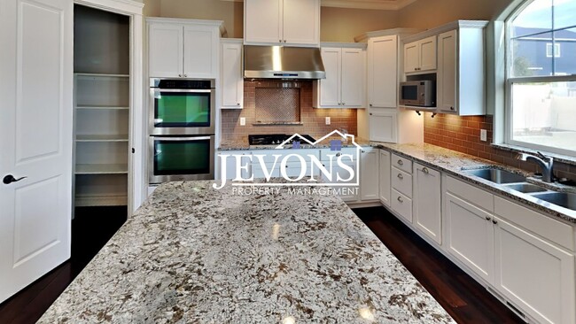 Photo - $1,000 Rent Credit - Spacious home with fully equipped kitchen, private backyard, 3-car garage, a...