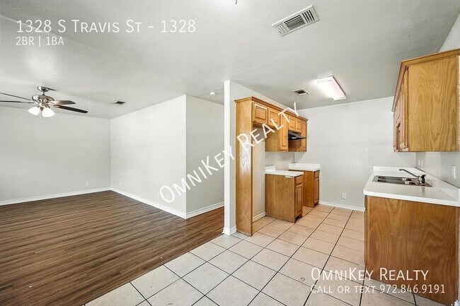 Photo - 1328 S Travis St Unit 1328