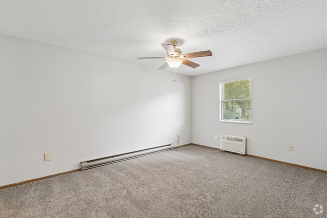 2BR, 1BA - 950SF - Bedroom