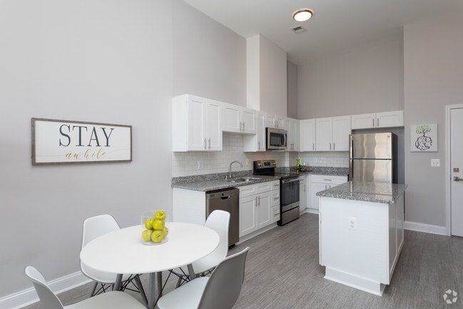 1HAB, 1BA - 711 ft²
