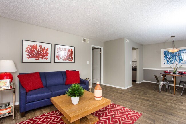 Photo - 700 Riverchase Apartments