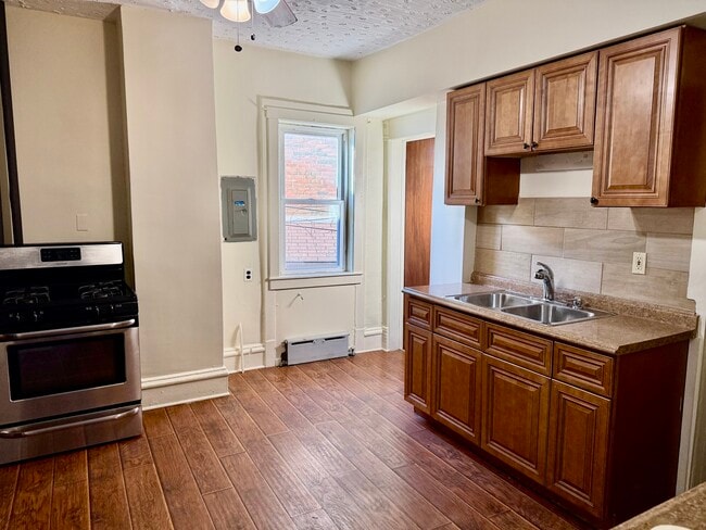 Photo - 1723 Emerson St