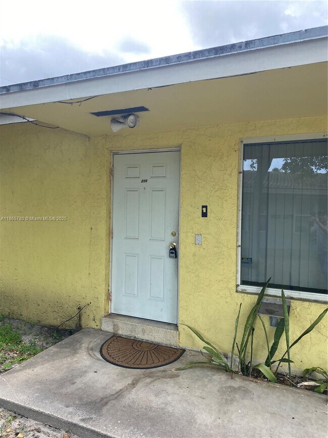 Photo - 258 NE 41st St Unit 258