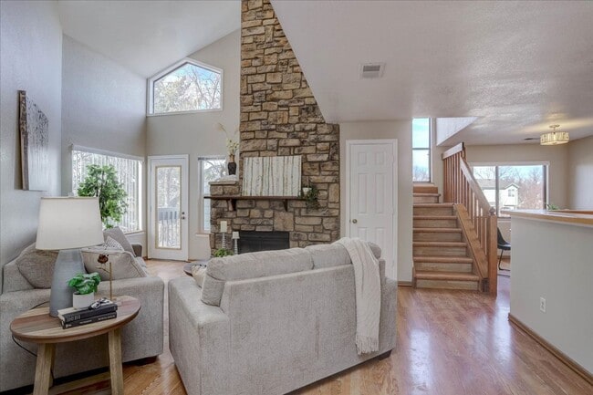 Building Photo - 2-Story Condo, Wood Flrs Wood FP Unit 91