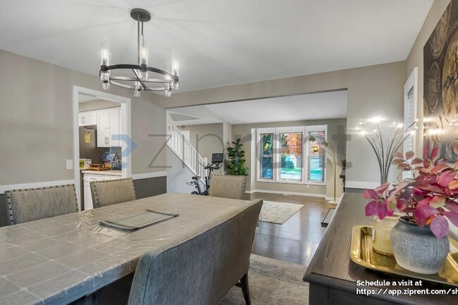 Photo - 905 224th Ave NE