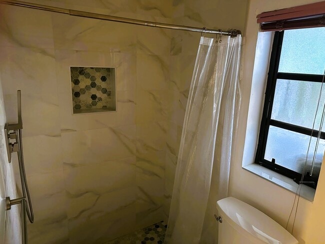 Photo - 340 Mendoza Ave