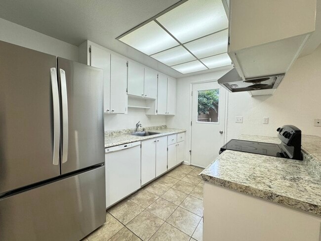 Building Photo - 1975 Olmo Way