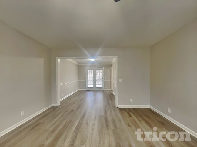 Photo - 155 Braxton Ln E