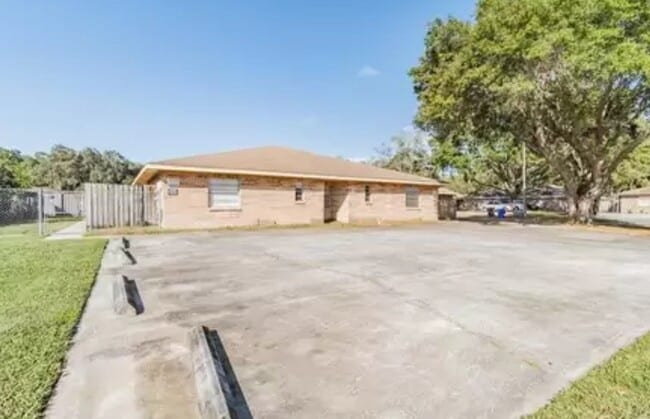 Building Photo - 3202 Bloomingdale Villas Ct
